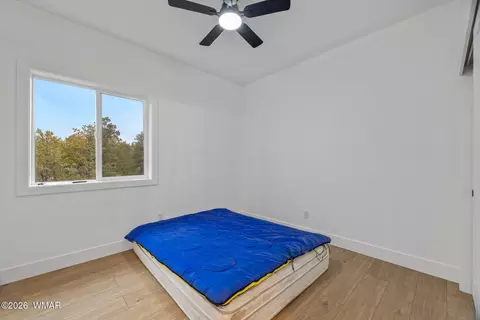 Bedroom - 2845 Mustang Trl, Overgaard, AZ 85933 photo 3 of 6