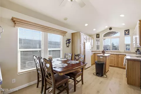 2218 Rodeo Rd, Overgaard, AZ 85933 photo 12
