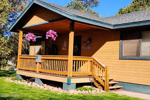 2086 Pinewood Dr, Overgaard, AZ 85933
