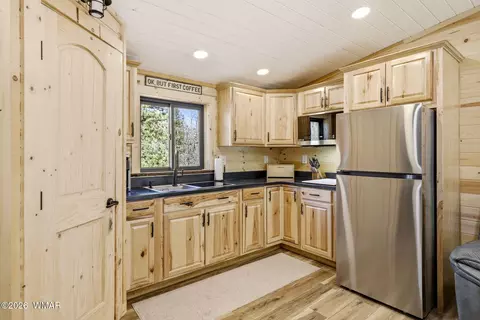 Kitchen - 2787 Paradise Pines Rd, Overgaard, AZ 85933 photo 1 of 2
