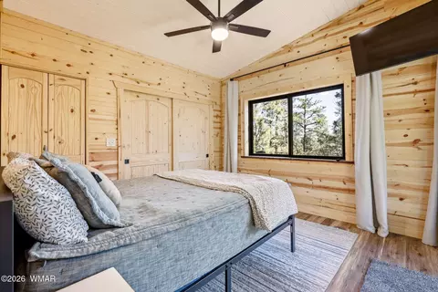 Bedroom - 2787 Paradise Pines Rd, Overgaard, AZ 85933 photo 2 of 5