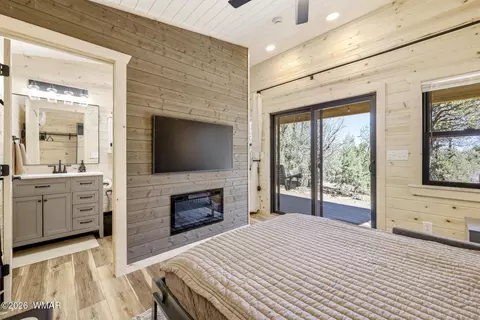 Bedroom - 2787 Paradise Pines Rd, Overgaard, AZ 85933 photo 5 of 5