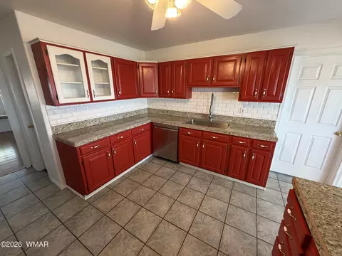 Kitchen - 7525 E Sherwood Dr, Snowflake, AZ 85937 photo 2 of 3