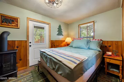 Bedroom - 1875 Pine St #2, Lakeside, AZ 85929 photo 6 of 7