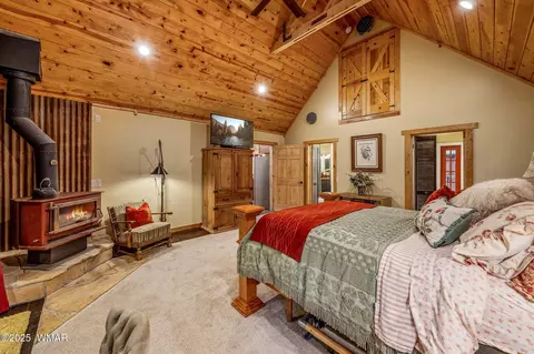 Bedroom - 2891 Antelope Trl, Overgaard, AZ 85933 photo 2 of 5