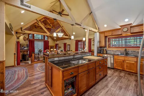 Kitchen - 2891 Antelope Trl, Overgaard, AZ 85933 photo 3 of 4