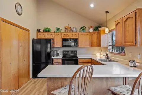 Kitchen - 2276 Lindbergh Rd, Overgaard, AZ 85933 photo 1 of 3
