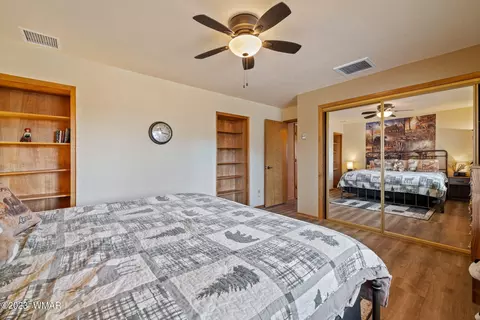 Bedroom - 2276 Lindbergh Rd, Overgaard, AZ 85933 photo 2 of 4