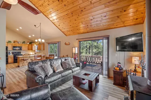 Living - 2276 Lindbergh Rd, Overgaard, AZ 85933 photo 2 of 3