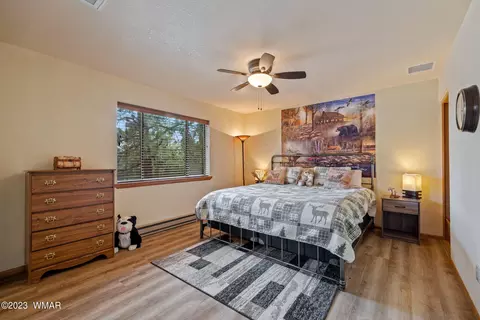 Bedroom - 2276 Lindbergh Rd, Overgaard, AZ 85933 photo 1 of 4