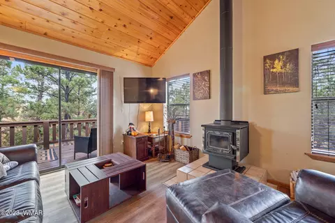 Living - 2276 Lindbergh Rd, Overgaard, AZ 85933 photo 1 of 3