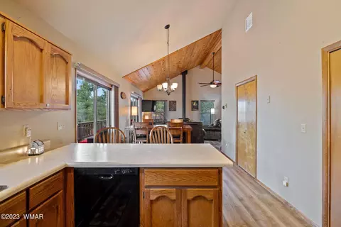 Kitchen - 2276 Lindbergh Rd, Overgaard, AZ 85933 photo 3 of 3