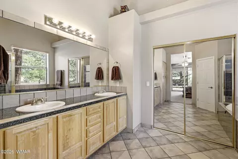 Bath - 2236 Roundabout Way, Overgaard, AZ 85933 photo 1 of 4