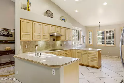 Kitchen - 2236 Roundabout Way, Overgaard, AZ 85933 photo 1 of 3