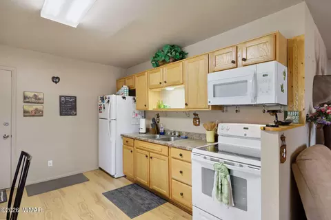 Kitchen - 3566 Black Bear Run, Overgaard, AZ 85933 photo 1 of 1