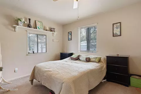 Bedroom - 3566 Black Bear Run, Overgaard, AZ 85933 photo 4 of 4