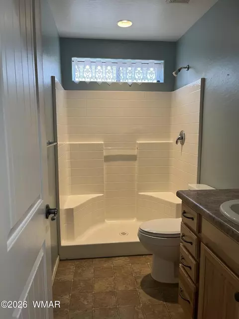 Bath - 1060 E Adams St, Snowflake, AZ 85937 photo 3 of 4