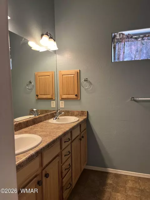 Bath - 1060 E Adams St, Snowflake, AZ 85937 photo 1 of 4