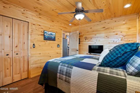 Bedroom - 2741 Elk Trail Rd, Overgaard, AZ 85933 photo 4 of 8