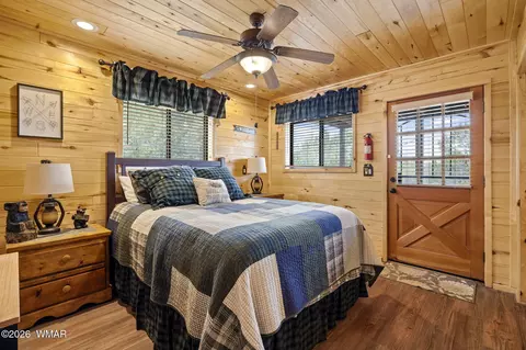 Bedroom - 2741 Elk Trail Rd, Overgaard, AZ 85933 photo 2 of 8