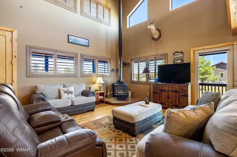 Living - 2757 Sunflower Dr, Overgaard, AZ 85933 photo 2 of 3