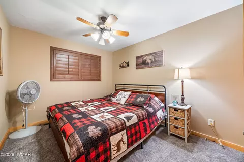 Bedroom - 2757 Sunflower Dr, Overgaard, AZ 85933 photo 2 of 5
