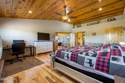 Bedroom - 2757 Sunflower Dr, Overgaard, AZ 85933 photo 5 of 5