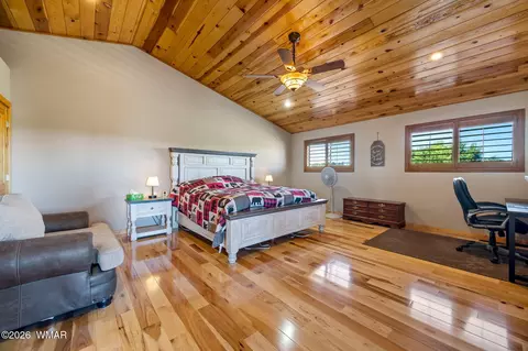 Bedroom - 2757 Sunflower Dr, Overgaard, AZ 85933 photo 4 of 5