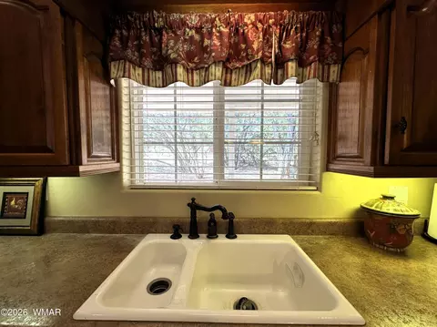 Kitchen - 623 E Maricopa Dr, Springerville, AZ 85938 photo 4 of 5