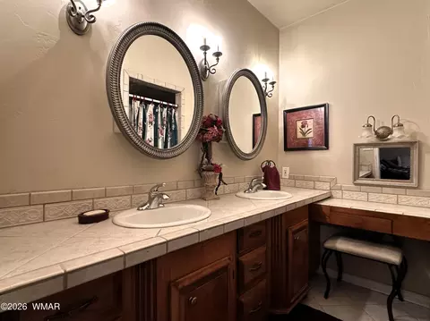 Bath - 623 E Maricopa Dr, Springerville, AZ 85938 photo 1 of 4