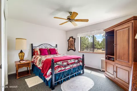 Bedroom - 2922 Pine Rim Rd, Overgaard, AZ 85933 photo 4 of 6