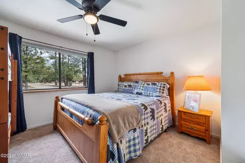 Bedroom - 2922 Pine Rim Rd, Overgaard, AZ 85933 photo 3 of 6