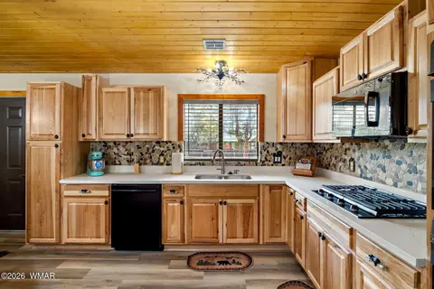 Kitchen - 2924 Pine Rim Rd, Overgaard, AZ 85933 photo 3 of 4