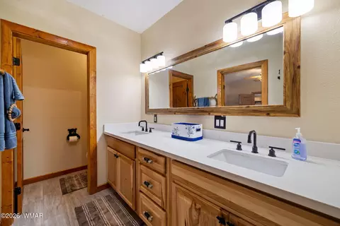 Bath - 2924 Pine Rim Rd, Overgaard, AZ 85933 photo 2 of 4