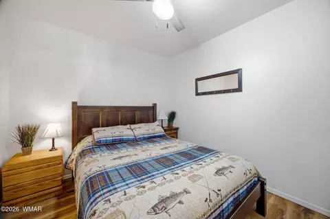 Bedroom - 3418 Aztec Dr, Overgaard, AZ 85933 photo 6 of 8