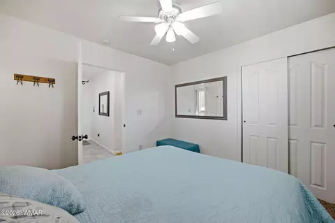 Bedroom - 3418 Aztec Dr, Overgaard, AZ 85933 photo 3 of 8