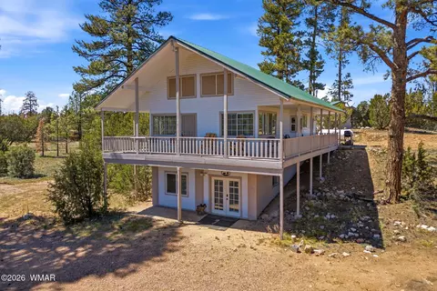3418 Aztec Dr, Overgaard, AZ 85933