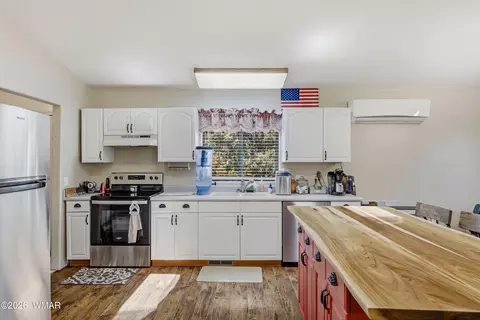 Kitchen - 1992 Red Deer Run, Overgaard, AZ 85933 photo 2 of 3