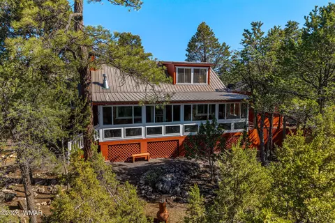 3370 Turkey Run, Overgaard, AZ 85928