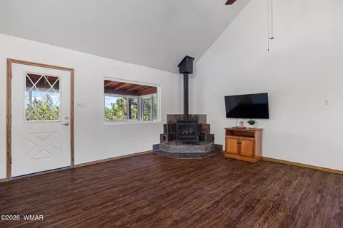 Living - 3370 Turkey Run, Overgaard, AZ 85928 photo 2 of 3