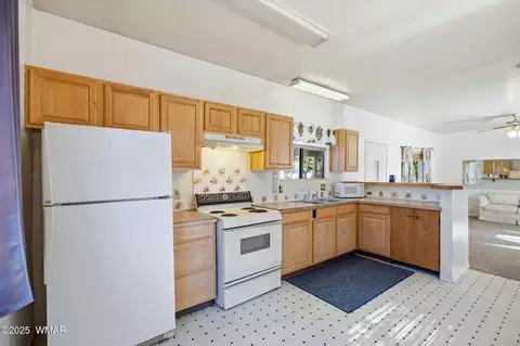 3381 Mogollon Dr, Overgaard, AZ 85933 photo 5