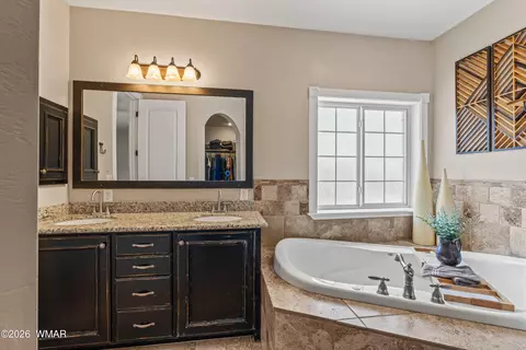 Bath - 1713 W Snowline Dr, Eagar, AZ 85925 photo 2 of 6