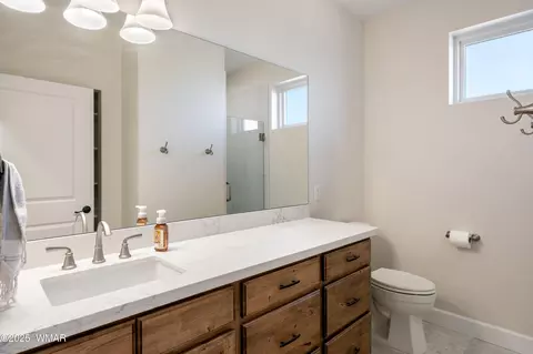 Bath - 2268 Roundabout Cir, Overgaard, AZ 85933 photo 4 of 5