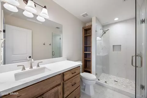 Bath - 2268 Roundabout Cir, Overgaard, AZ 85933 photo 5 of 5