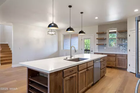 Kitchen - 2268 Roundabout Cir, Overgaard, AZ 85933 photo 2 of 4