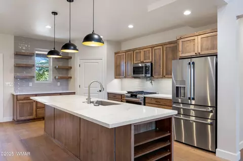 Kitchen - 2268 Roundabout Cir, Overgaard, AZ 85933 photo 1 of 4