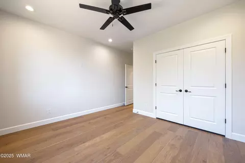 Bedroom - 2268 Roundabout Cir, Overgaard, AZ 85933 photo 6 of 8