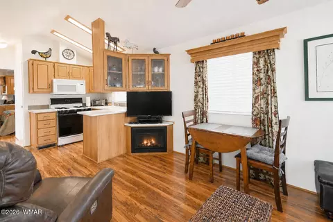 2263 Hanging Tree Ln, Overgaard, AZ 85933 photo 4