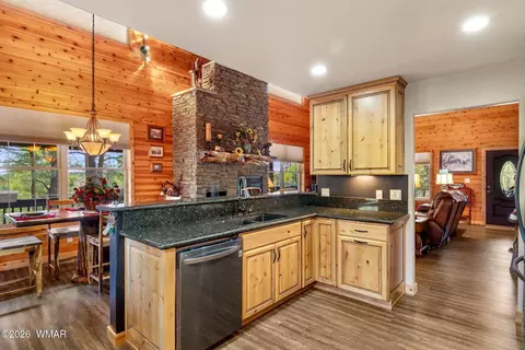 Kitchen - 2789 Doolittle Cir, Overgaard, AZ 85933 photo 3 of 4