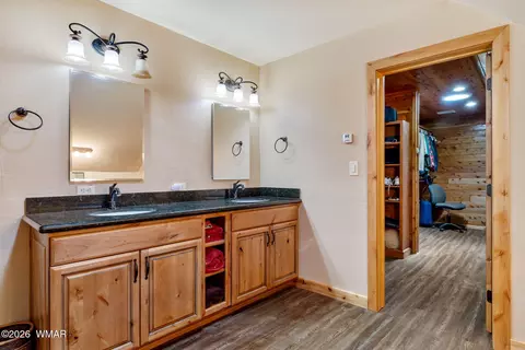 Bath - 2789 Doolittle Cir, Overgaard, AZ 85933 photo 3 of 4